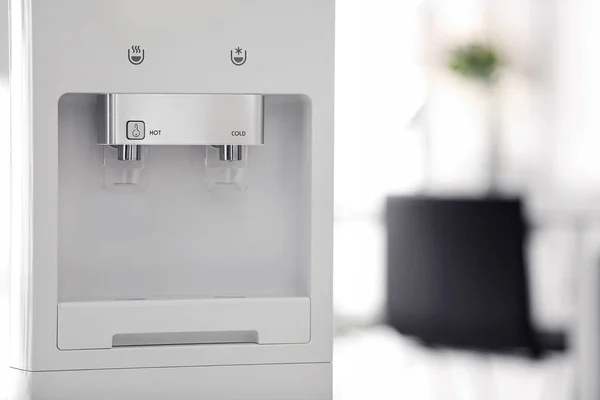 현대 물 냉각기, 실내 — 스톡 사진