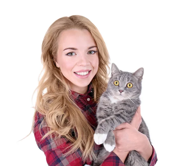 Retrato de mujer joven con gato sobre fondo blanco. Propietario — Foto de Stock