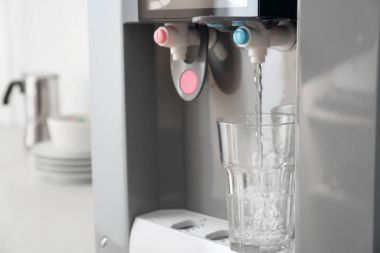 Cam modern serin, tatlı su ile doldurma