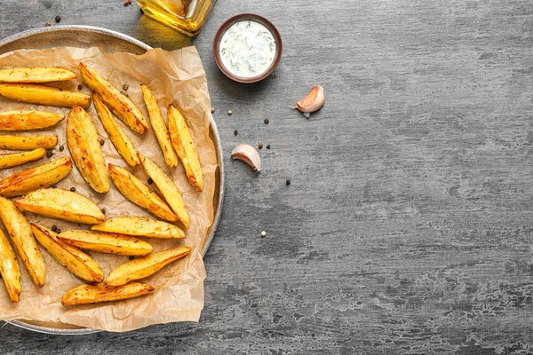 Plat Avec Délicieuses Pommes Terre Cuites Four Sur Table — Photo