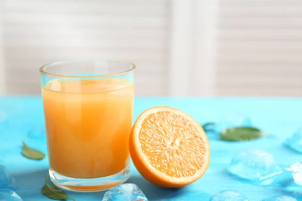 Verre Jus Orange Frais Sur Table — Photo