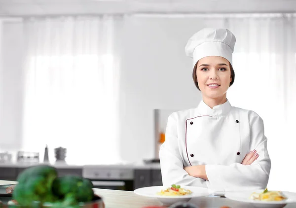 Retrato Chef Feminino Cozinha — Fotografia de Stock