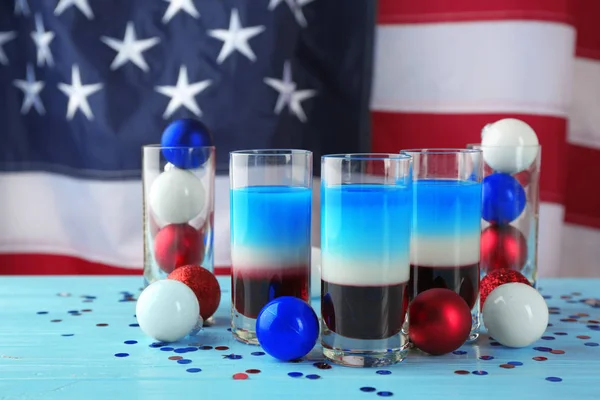 Gelaagde Cocktails Kleuren Van Amerikaanse Vlag Tafel — Stockfoto