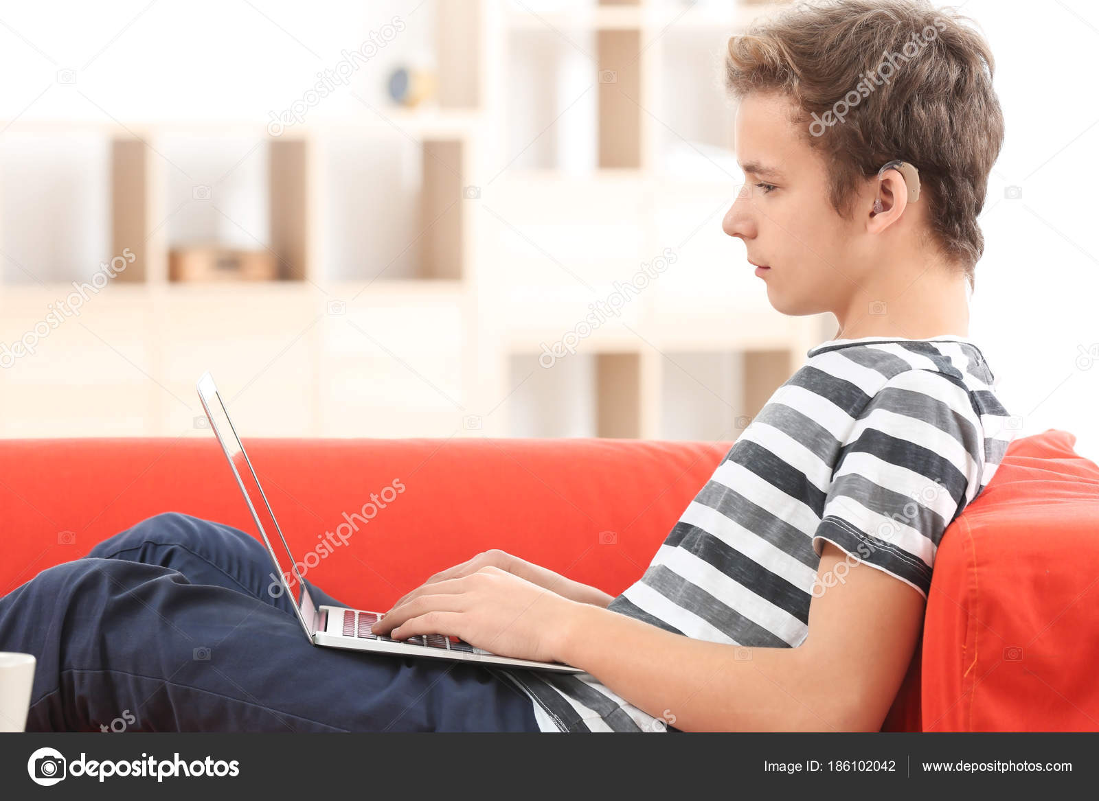 Человек сидит за ноутбуком. Офисные очки. Excessive computer use can become. Женщина с ноутбуком. Facebook addiction.