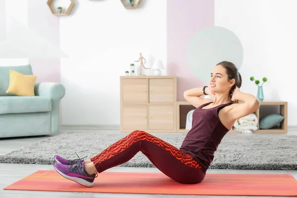 Schöne Junge Frau Macht Fitnesstraining Hause — Stockfoto