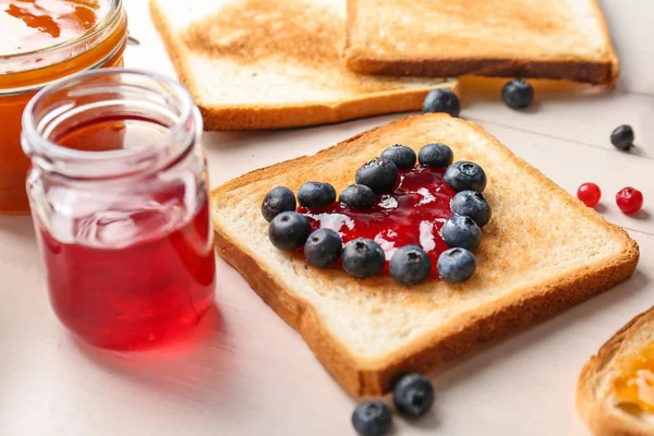 Delizioso Brindisi Con Marmellata Dolce Sul Tavolo Legno — Foto Stock