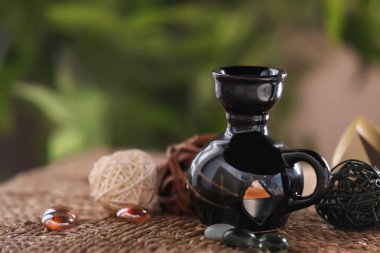 Aroma lamba hasır masada