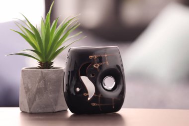 Aroma lamba masa üzerinde