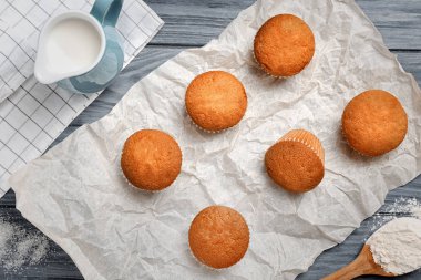 Lezzetli çörekler ve Ürünler tablosundaki. Taze fırın