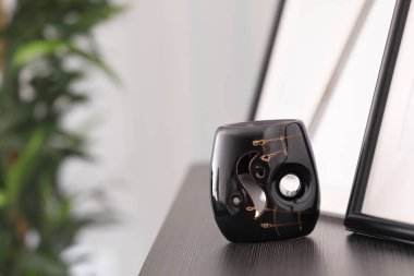 Aroma lamba masa üzerinde