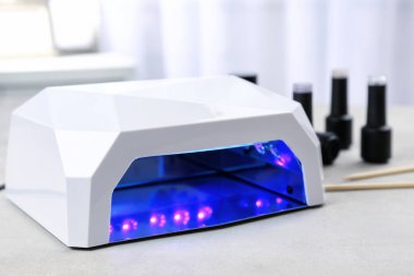 Ultraviyole lamba masada koltuklu saç yıkama teknesi