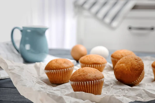 Tasty cupcakes on table. Fresh from oven — Stock Photo, Image