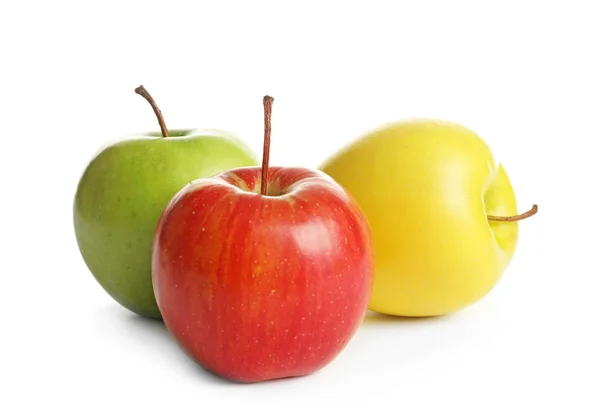 成熟的苹果在白色背景上 — 图库照片