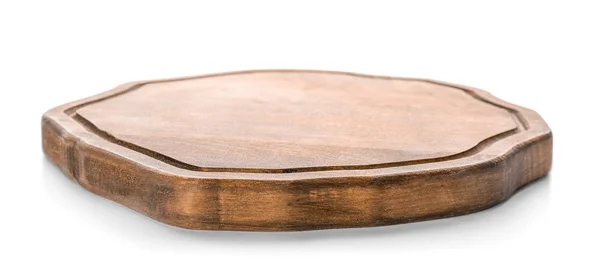 Holzbrett auf weißem Hintergrund. Handgefertigte Kochutensilien — Stockfoto