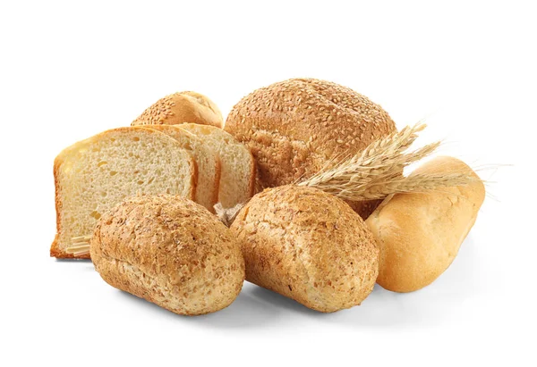 Brödprodukter på vit bakgrund — Stockfoto