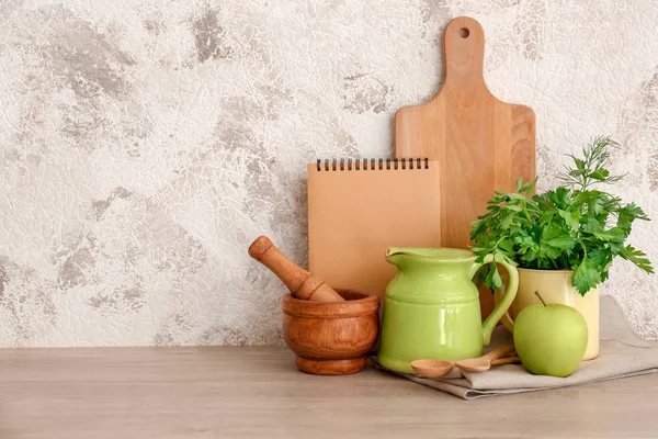 Mutfak aletleri tablo kümesi