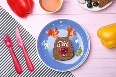 Ahşap arka plan çocuk kahvaltı için Funny Gıda fikir