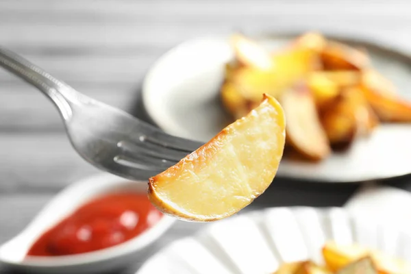 Fork Delicious Baked Potato Wedge Closeup — Stock Photo, Image