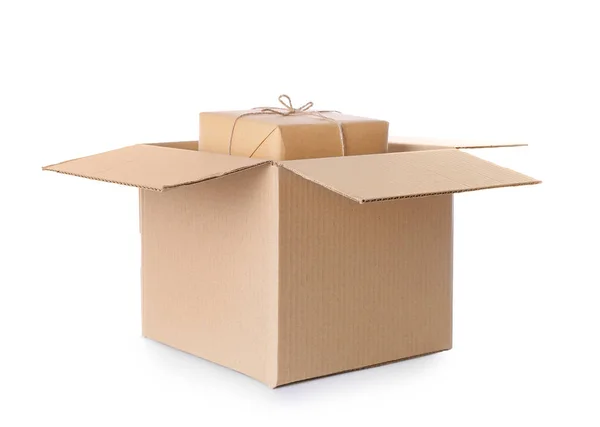 Geschenk-Box im Paket auf weißem Hintergrund — Stockfoto