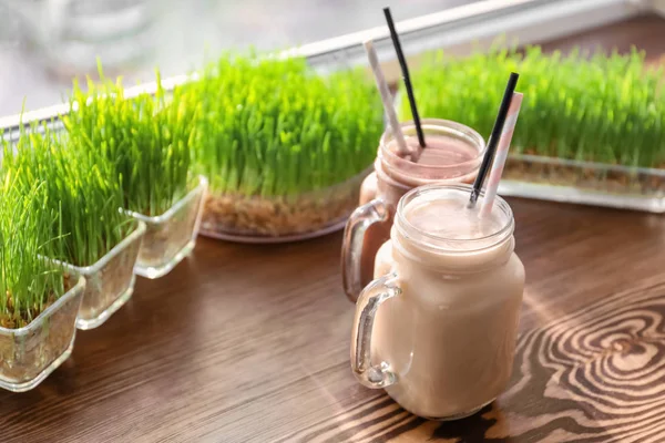 Mason kavanoz protein karışımlarından pencere pervazına spor barında tarih ile