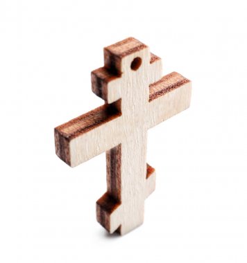 beyaz arkaplanda ahşap haç