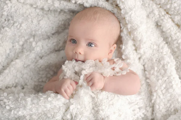 Carino Piccolo Bambino Sdraiato Sul Plaid Vista Dall Alto — Foto Stock