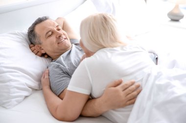 Üst düzey iki sonra birlikte evde yatak