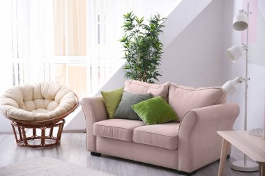 Şık salon iç rahat kanepe ve lounge sandalye ile