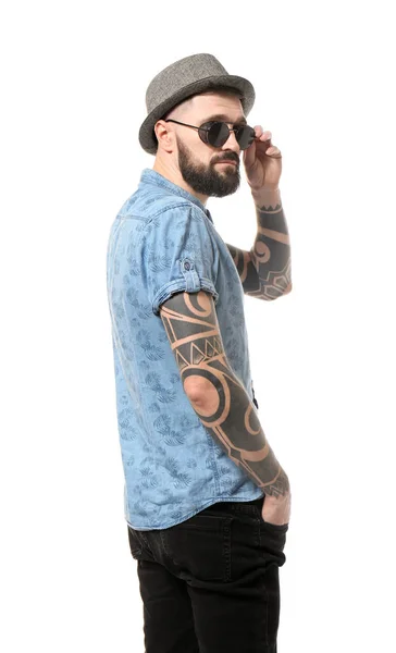 Porträt Eines Hübschen Hipsters Stylischem Outfit Auf Weißem Hintergrund — Stockfoto