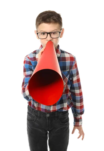 Lustiger kleiner Junge mit Papier-Megafon auf weißem Hintergrund — Stockfoto