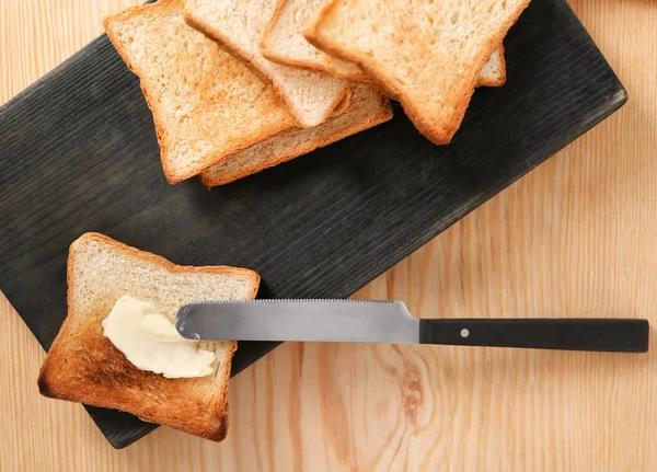 Вкусный Хлеб Маслом Деревянной Доске — стоковое фото