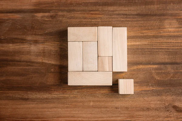 Blocchi di legno sul tavolo. Concetto di unità — Foto Stock