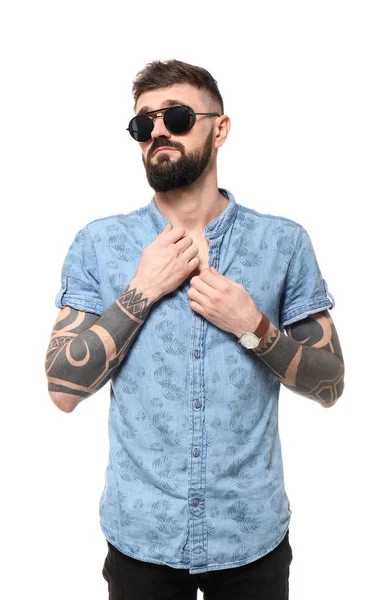 Porträt Eines Hübschen Hipsters Stylischem Outfit Auf Weißem Hintergrund — Stockfoto