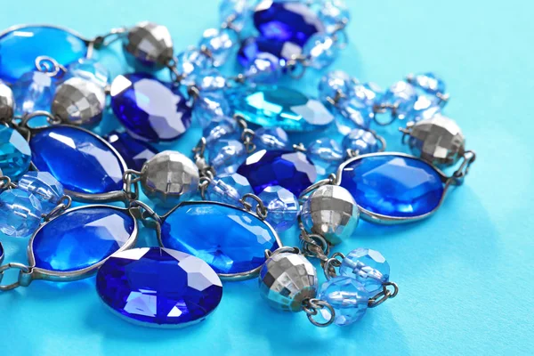 Hermosas joyas con piedras preciosas — Foto de Stock