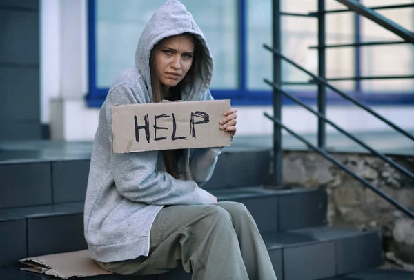 Povera donna senzatetto — Foto Stock