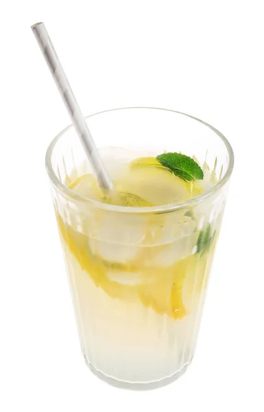 Стакан вкусного лимонада — стоковое фото