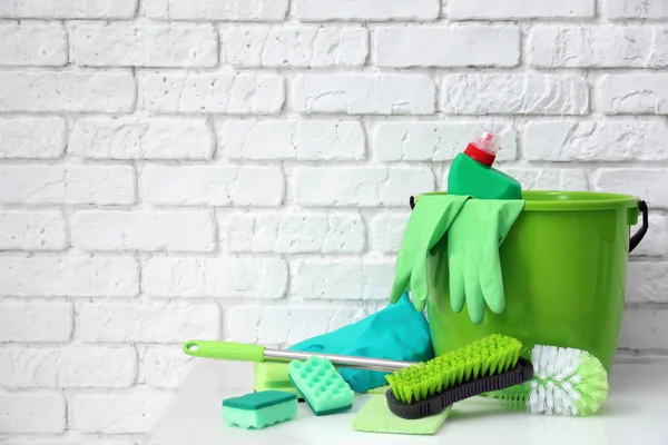 Secchio con detergenti — Foto Stock