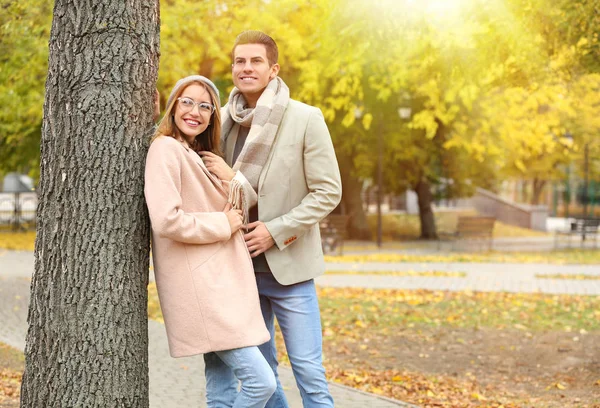 Retrato de hermosa pareja joven —  Fotos de Stock