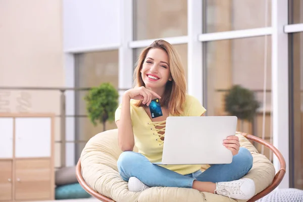 Conceito de compras online — Fotografia de Stock