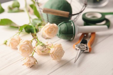 Çiçek çiçekçi ekipmanla