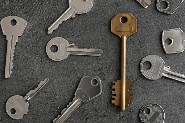 Keys and one different — Stock Photo, Image