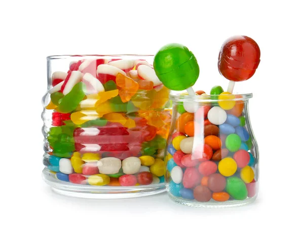 玻璃器皿用五颜六色的糖果 — 图库照片