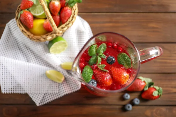 Tasty lemonade with berries — Stock Photo, Image