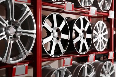 Alaşım jantlar ile stand