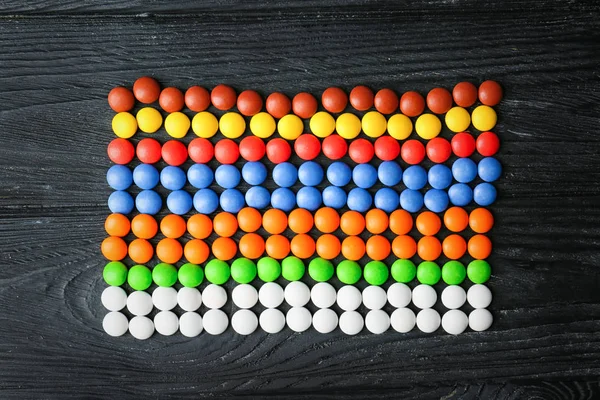Coloridos caramelos en la mesa — Foto de Stock