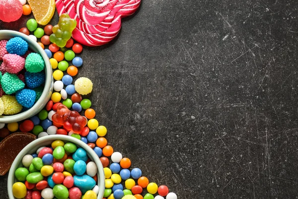 Doces coloridos na mesa — Fotografia de Stock