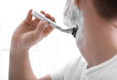 Banyo, closeup tıraş adam