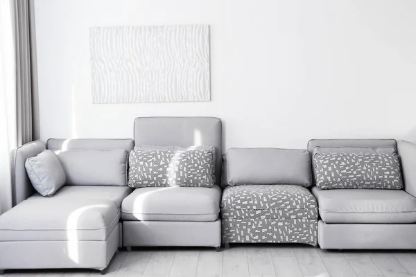 Canapea Confortabilă Camera Luminoasă — Fotografie, imagine de stoc
