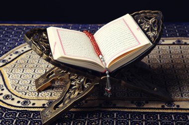 Müslümanların kutsal kitabı tespih stand açıldı