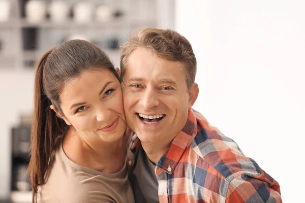 Preciosa Pareja Bailando Juntos Cocina —  Fotos de Stock